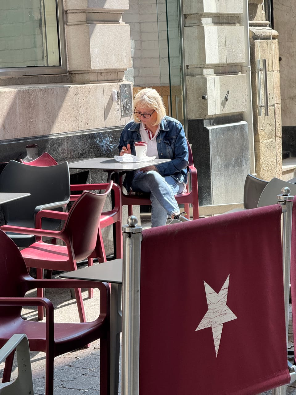 Star Attraction - Coffee and a fag!